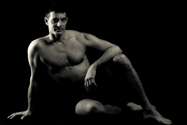 https://www.seb-photography.fr/wp-content/uploads/2023/01/photographie-de-nu-masculin-seb-photography-photo-erotiques-10-768x512.jpg