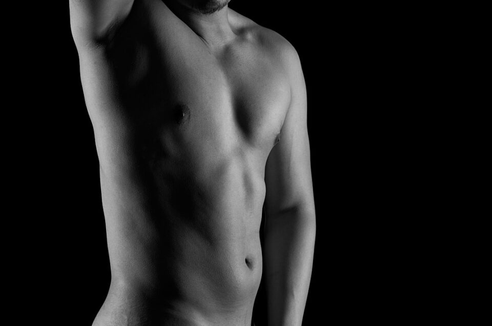 https://www.seb-photography.fr/wp-content/uploads/2023/01/photographie-de-nu-masculin-seb-photography-photo-erotiques-4-960x636.jpg