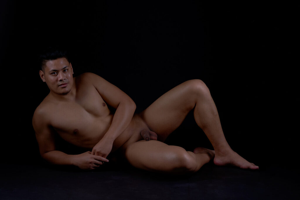 https://www.seb-photography.fr/wp-content/uploads/2023/01/photographie-de-nu-masculin-seb-photography-photo-erotiques-6-1024x683.jpg