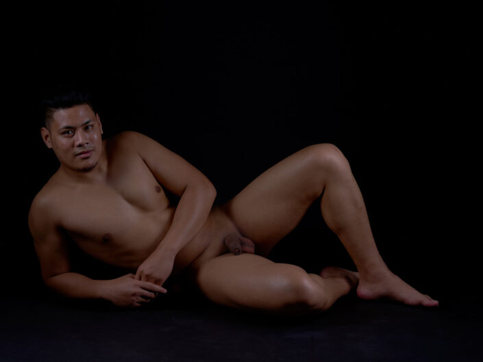 https://www.seb-photography.fr/wp-content/uploads/2023/01/photographie-de-nu-masculin-seb-photography-photo-erotiques-6-705x529.jpg