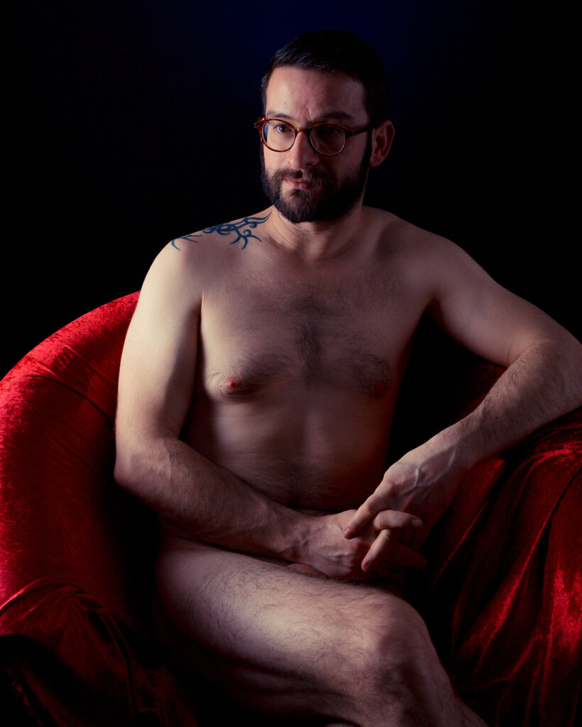 https://www.seb-photography.fr/wp-content/uploads/2023/01/photographie-de-nu-masculin-seb-photography-photo-erotiques-7-820x1024.jpg